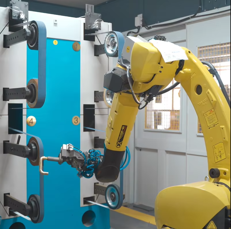 Cánh tay robot mài, đánh bóng kim loại