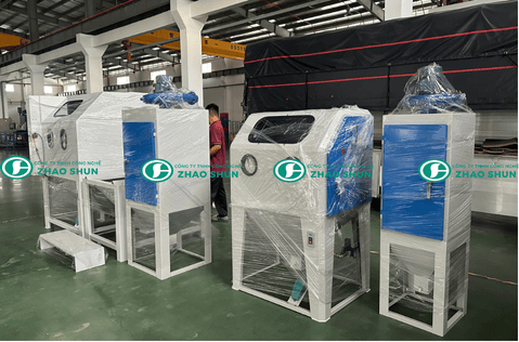 Bàn giao máy bắn cát cho khách hàng